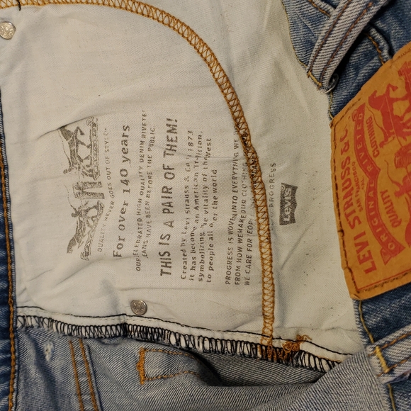 Levi's 550  Size42 by 32 light wash jeans   D27 - Picture 7 of 8